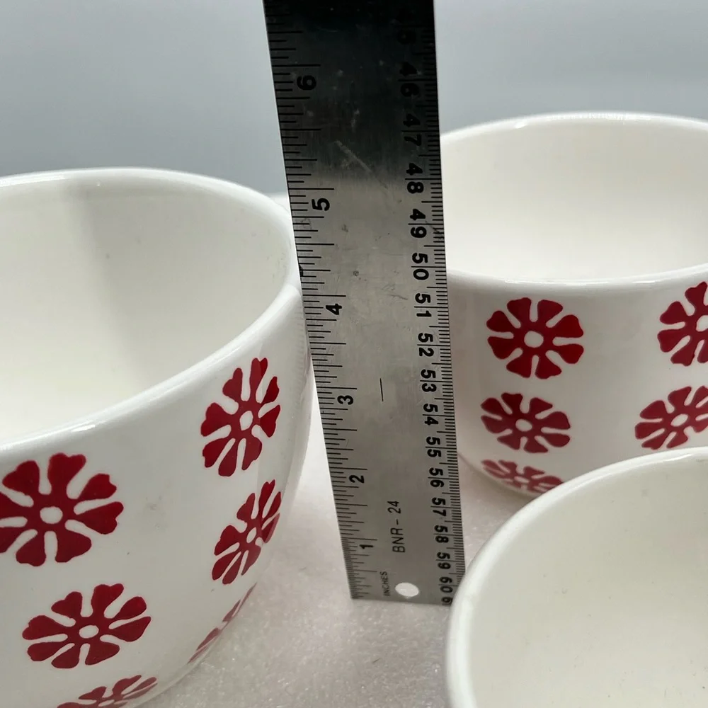 Crate & Barrel Scandia Set of 3 Nesting Bowls White Red Snowflakes Ceramic EUC